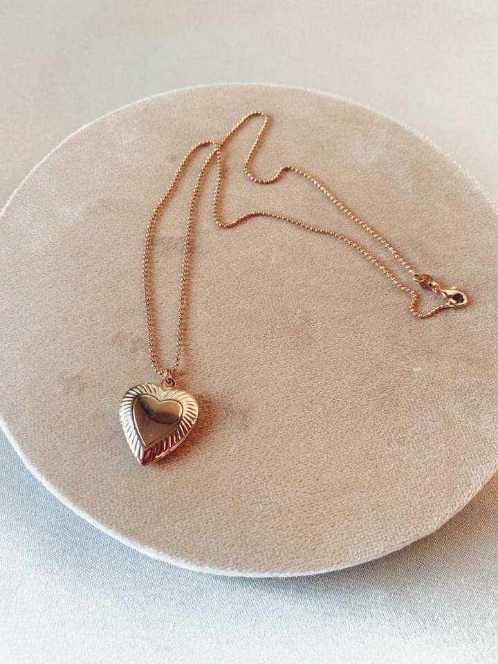 Grandinėlė su medalionu