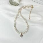 Upinių perlų vėrinys su širdele