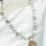 Vėrinys žadeito akmuo